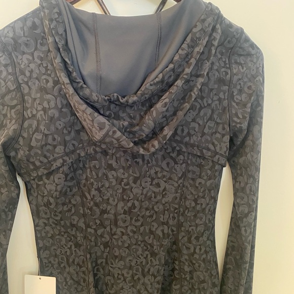 Lululemon defined hooded jacket size 8 - Picture 4 of 10